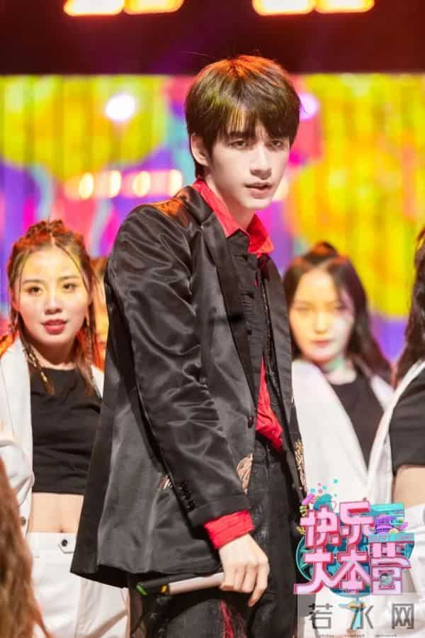 《快乐大本营》音乐奇妙夜热浪来袭 杨颖献舞谢娜蔡徐坤师徒互怼