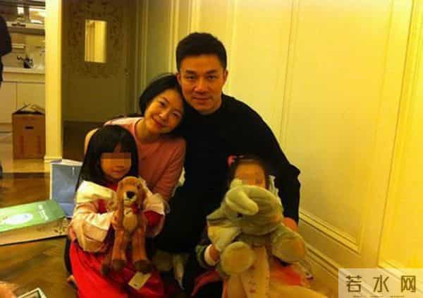 伊能静晒儿女合照 称作为母亲有爱的能力