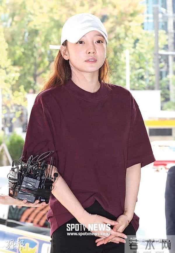 护夫队再添新人?郑俊英聊天群又锤一员,女方为夫向法官求情