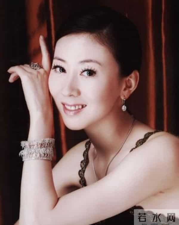 “初代裸模”汤加丽：父亲不认她，丈夫气得离婚，23年后救赎自己