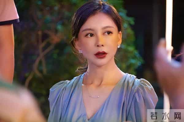 “性感女神”巩新亮