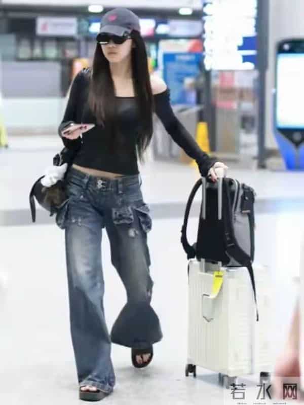 汪峰大女儿小苹果20岁生日，哂和帅气男生拥抱合影疑是公开恋情