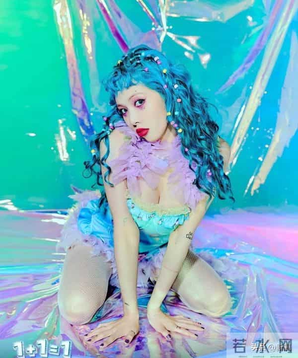 因谈恋爱被公司双双开除，金泫雅&金晓钟分手了？