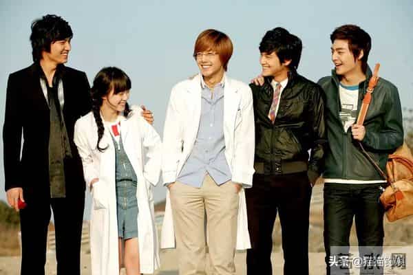 36岁金贤重官宣婚讯后首发文,美男迟暮,近照超像前老板裴勇俊