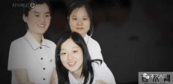 一定很痛苦吧?生日前一天,她和母亲一起自杀身亡