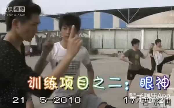 还记得《新还珠格格》里的永琪吗?他头发竟变成这样?