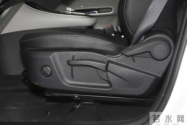 想买大5座侧滑门MPV,可以看看比亚迪D1,家人坐着舒服、车内安静