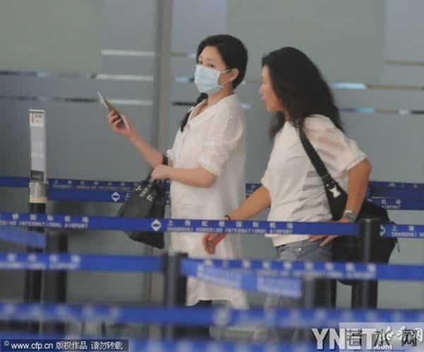 伊能静晒儿女合照 称作为母亲有爱的能力