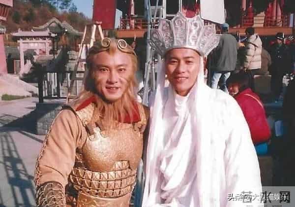 《披荆哥哥》首播，嫂子们组团秀恩爱，太太团12位成员颜值差异大