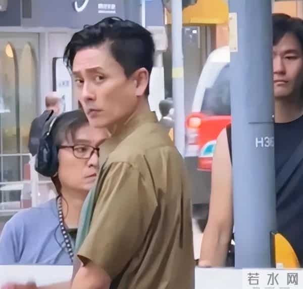 44岁港星街头被拍，消瘦憔悴判若两人，粉丝这还是那个他吗