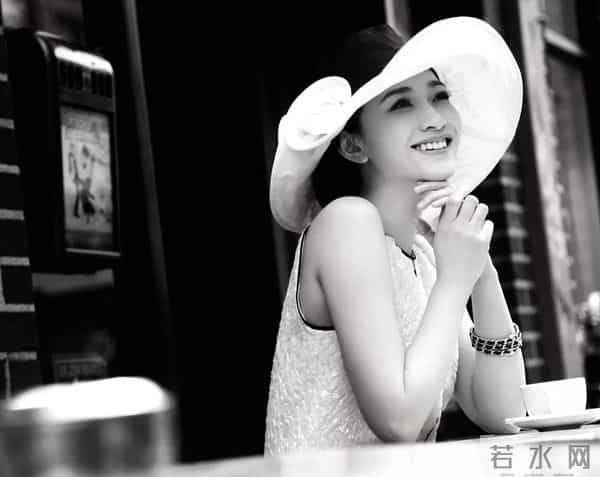 她是《庆余年》最美反派，43岁美如少女，活出极致人生---李小冉