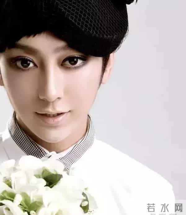 超女选手8年整成范冰冰,99%的相似度看呆李晨!