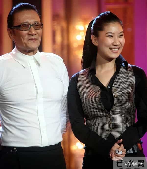 被谢贤养了12年，用青春换来2000万的Coco，已经走上了另一条道路