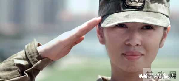 矫揉造作就别演军旅剧了，这8位女星告诉你，什么叫飒爽军人气质