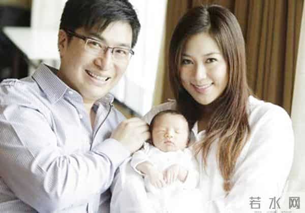 伊能静晒儿女合照 称作为母亲有爱的能力