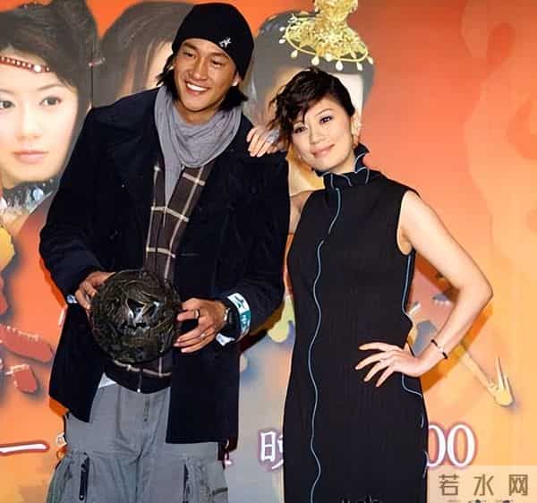 何润东：三次表白孙俪被拒，41岁娶柜姐为妻，恩爱多年无子也幸福