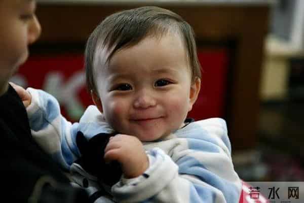 还记得《天才宝贝》的小主角吗？长大后兄弟三人长相太逆天了!