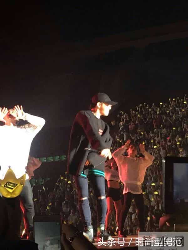 超惊险!BIGBANG大声开唱玩掉麦克风 胜利偷婊T.O.P