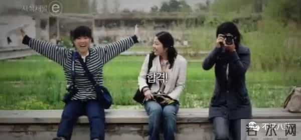 一定很痛苦吧?生日前一天,她和母亲一起自杀身亡