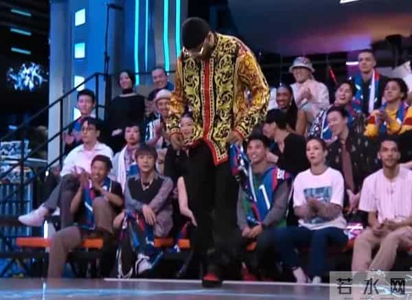 《街舞4》滤镜过厚堪比古偶,黑人舞者肤色都变了,队长成包子脸