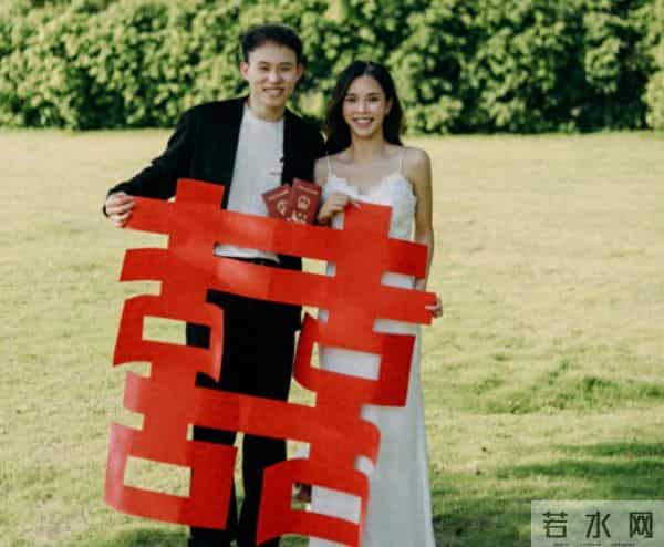 官宣！中国跳水奥运冠军领证结婚，郎才女貌，发誓相亲相爱一辈子