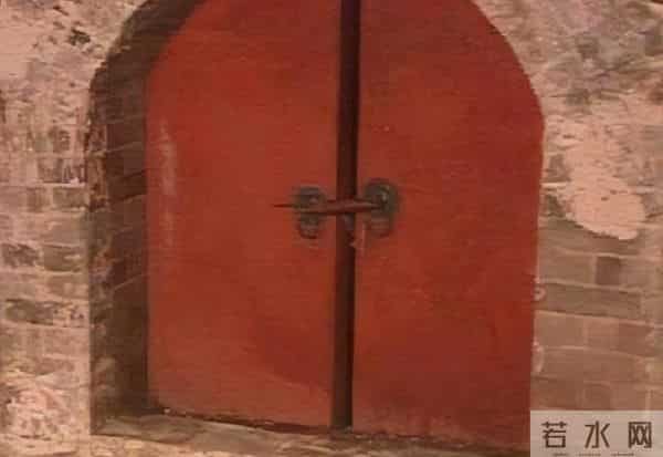 2005年,朱元璋儿子墓内发现6具少女遗骸,开墓门前出现一片白雾