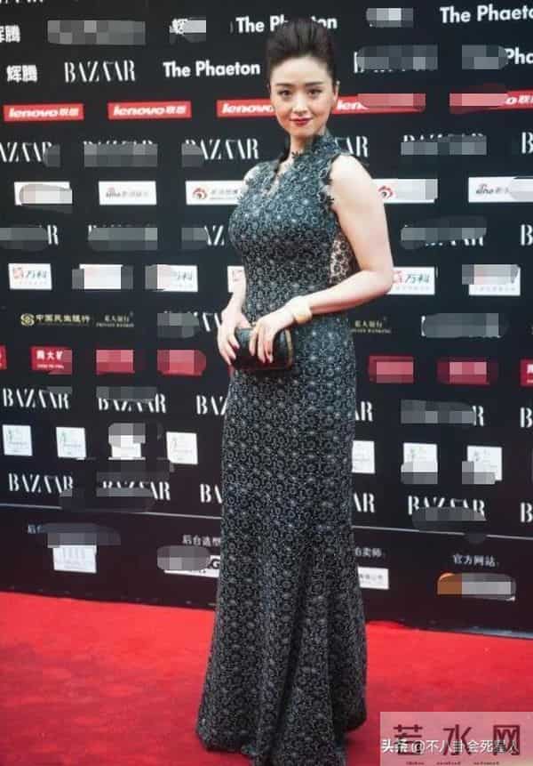 雷人肚兜、辣眼透视装?女星早年奇葩红毯,美貌成“灾难”