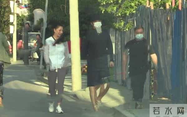 殷桃的坎坷情史：深陷包养门的同时，还被搅进两男三女的爱恨纠葛