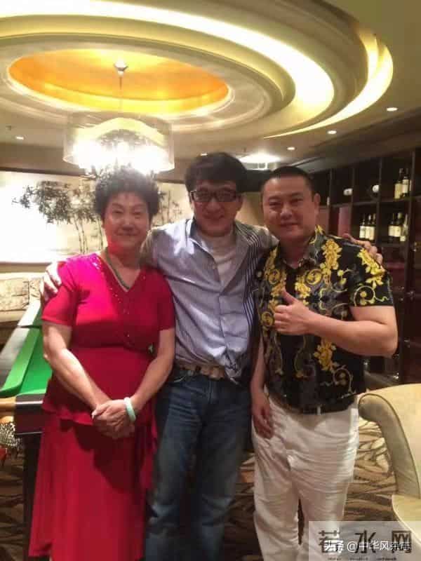 成龙大哥喜欢收藏刘藏元的画