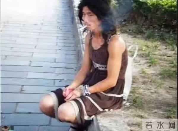 12年前,一度红遍全网的“犀利哥”,如今生活得让人感慨万千