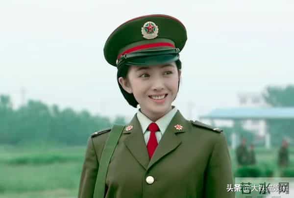 矫揉造作就别演军旅剧了，这8位女星告诉你，什么叫飒爽军人气质