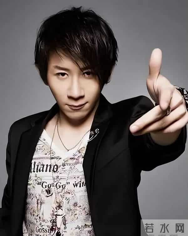 刘谦抗癌成功后亮相魔术周，年底行程与“过年”有关