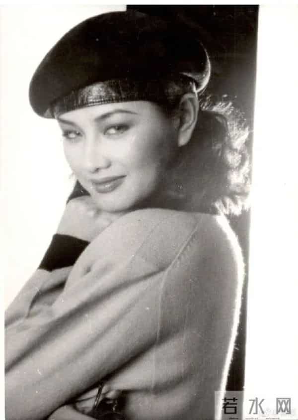 她会不会是今年内娱最反骨的女艺人？