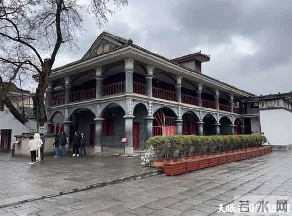 乘坐高铁看红色遵义万千景