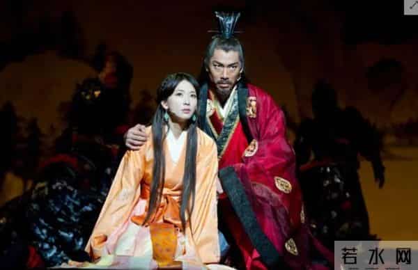 林志玲和黑泽良平合作的话剧《赤壁》，两人这时候开始有感情的吧