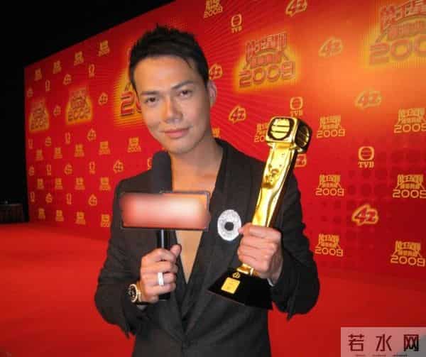 刚靠妻子走红,就酒驾入刑、和嫩模传绯闻,如今这是浪子回头了?