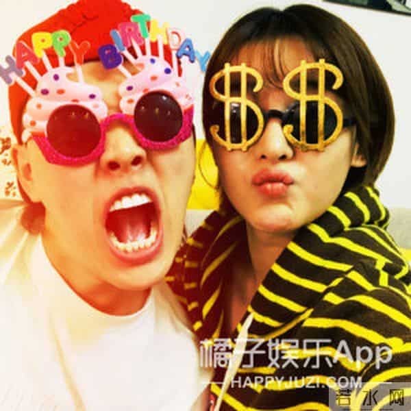 还记得《中国好声音》的张玮吗?他在这部剧里跑龙套?