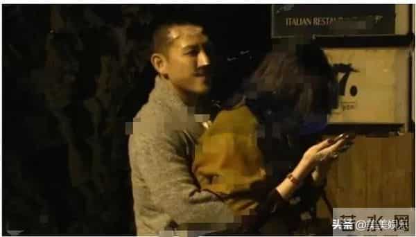 杨坤状态异常,被网友喊话做尿检,曾夜会两女感情生活成谜