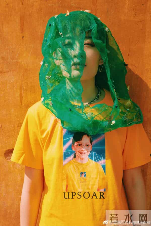 她因绵羊音在争议声中出道，称从不看现在的选秀，更不在意骂声