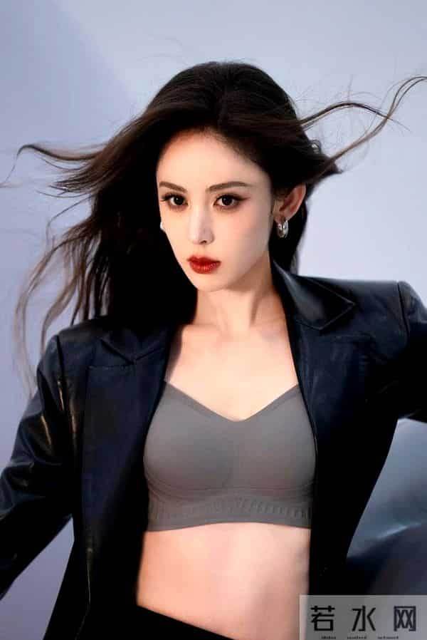 娜扎代言内衣照杀疯了！上围傲人曲线太绝，张翰后悔还来得及吗