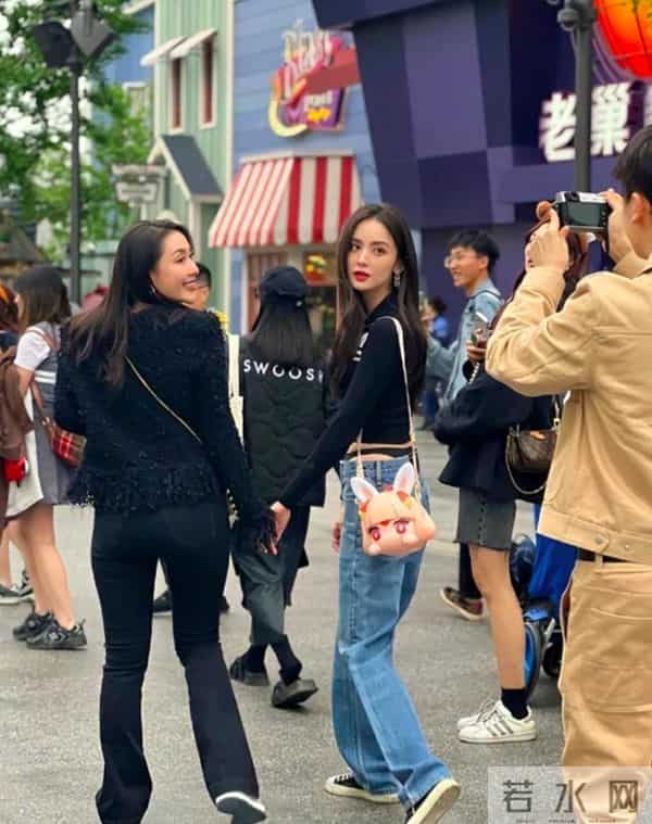 林心如陷入凸点疑云，下面几位女星更夸张，网友直呼扛不住。