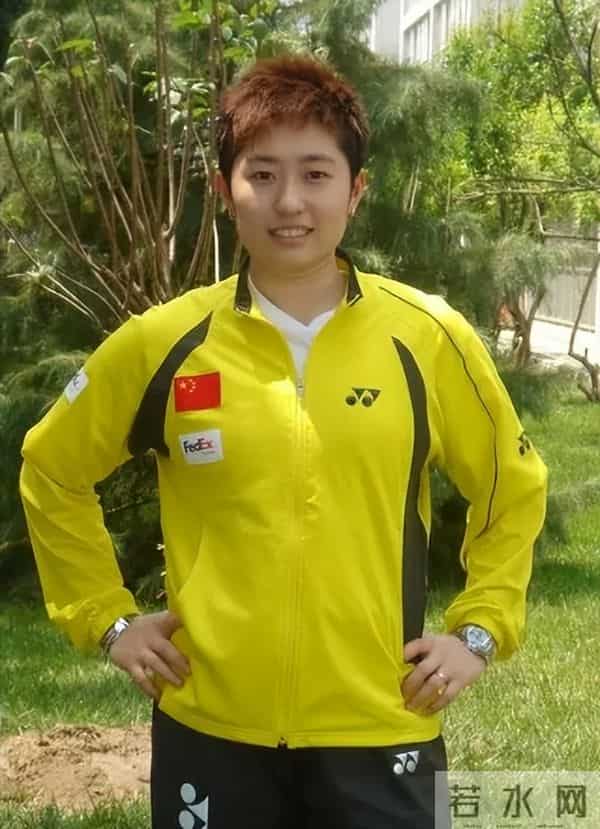 羽毛球奥运冠军于洋：运动生涯悲情，退役卖衣服，婚恋成谜