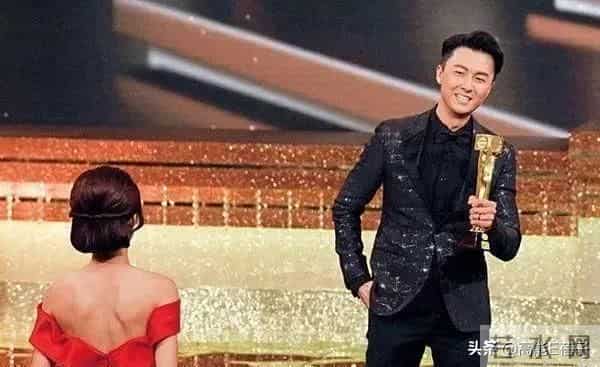 王浩信蔡思贝挽手走红毯，TVB版《回家的诱惑》更新了？