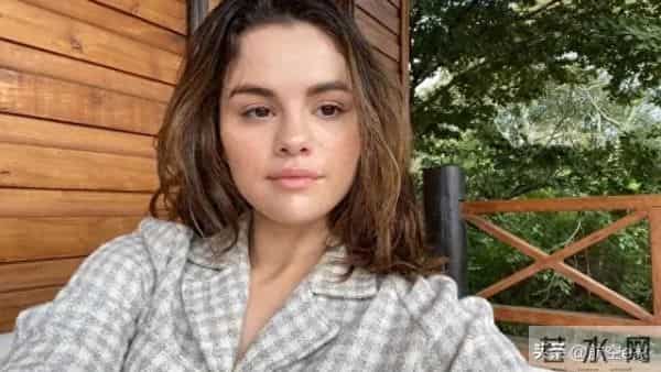 著名女星晒辣照竟露点！4.2亿人观看走光瞬间