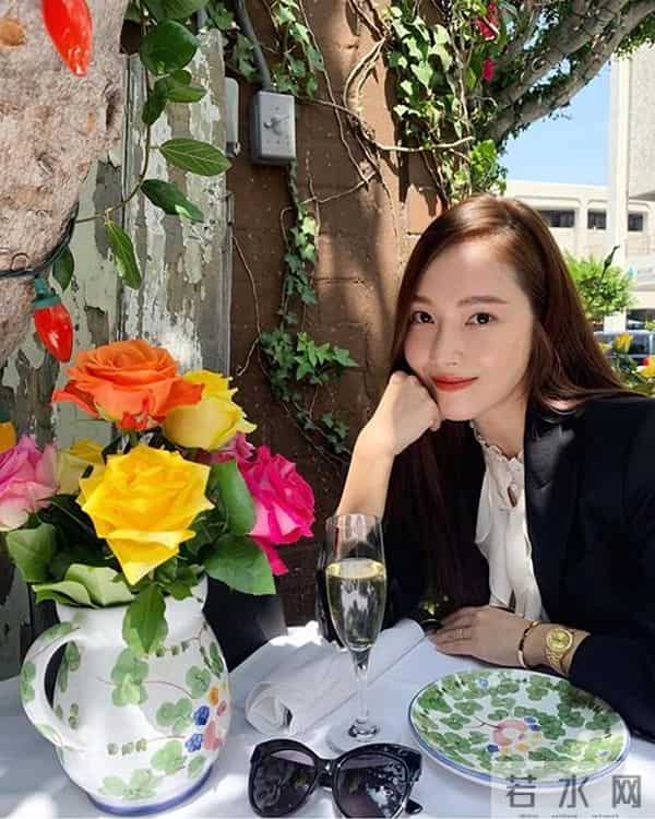 爱豆郑秀妍这么忙 居然还隐藏了一重身份?Ins上传疯传!