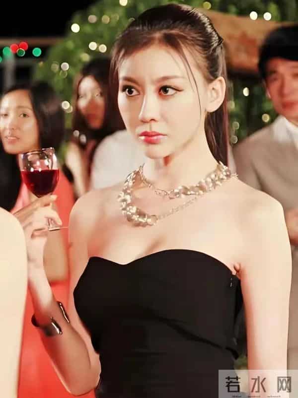 “性感女神”巩新亮