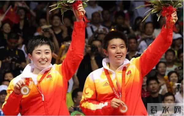 羽毛球奥运冠军于洋：运动生涯悲情，退役卖衣服，婚恋成谜