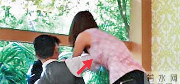 刚靠妻子走红,就酒驾入刑、和嫩模传绯闻,如今这是浪子回头了?