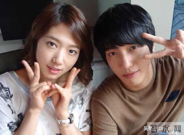 朴信惠举办婚礼，嘉宾阵容太豪华，却未见李钟硕郑容和身影