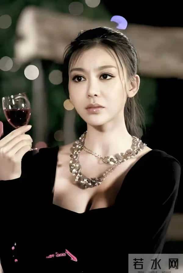 “性感女神”巩新亮